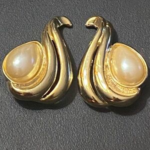 Bluette Made In France Gold Tone Shoe Clips Faux Pearl Swirl Teardrop Design